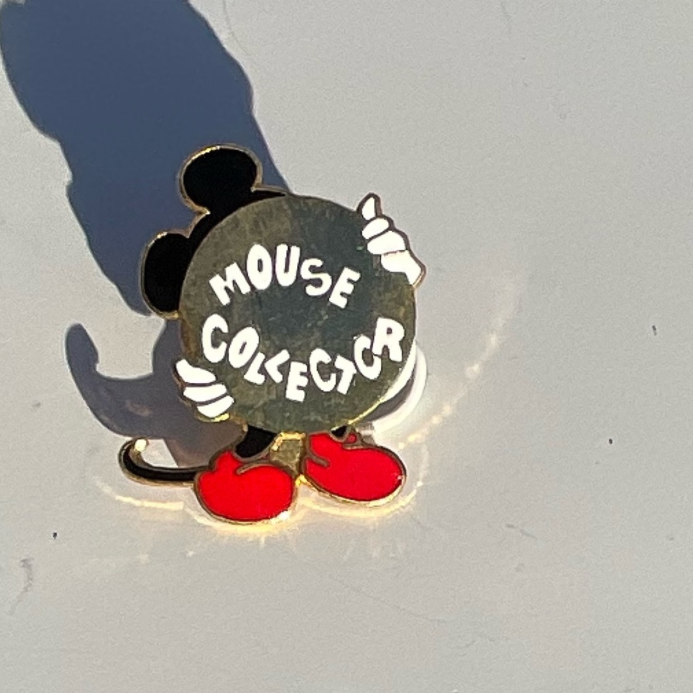“New” Vintage Disney Mickey Mouse “Mouse Collector” Lapel Pin. Rare